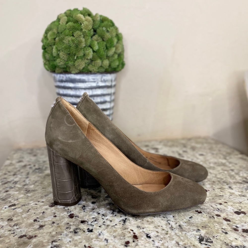 Coach Olive Green Suede Block‎ Heel Pumps Croc Embossed Heel Womens 8 B